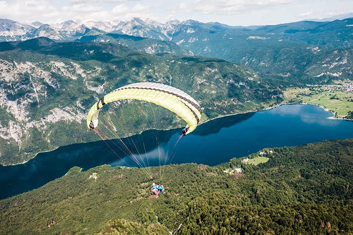 polet z jadralnim padalom v tandemu z vogla