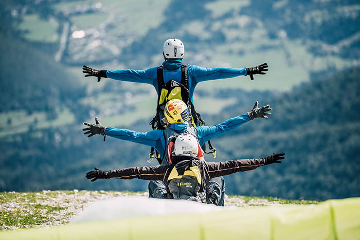 Skupinska slika jadralnih padalcev