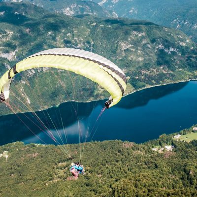 Polet z jadralnim padalom v tandemu nad bohinjskim jezerom